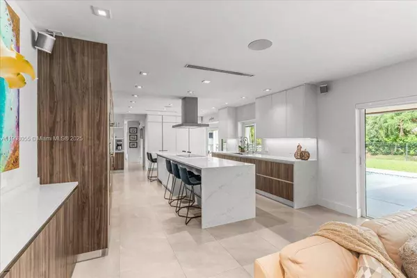 10105 SW 71st Ave, Pinecrest, FL 33156