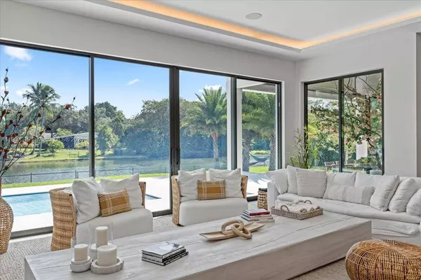 11907 SW 70th Ave, Pinecrest, FL 33156