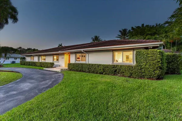 10105 SW 71st Ave, Pinecrest, FL 33156