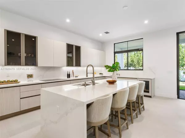 7285 SW 72nd Ter, Miami, FL 33143