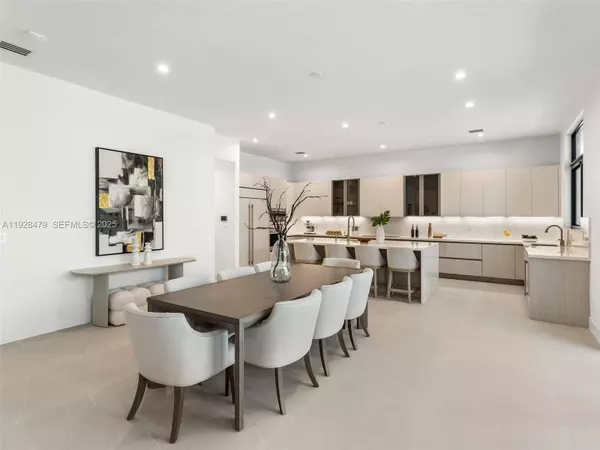 7285 SW 72nd Ter, Miami, FL 33143