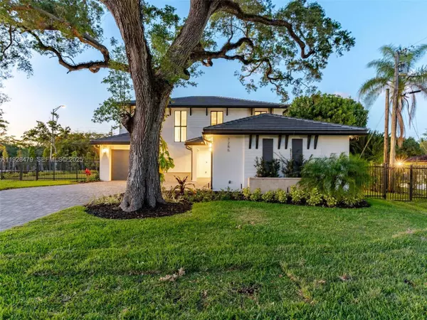 7285 SW 72nd Ter, Miami, FL 33143