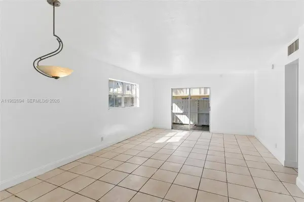 6705 N Kendall Dr #306, Pinecrest, FL 33156