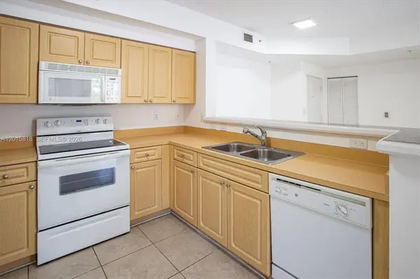 6861 SW 44th St #109, Miami, FL 33155