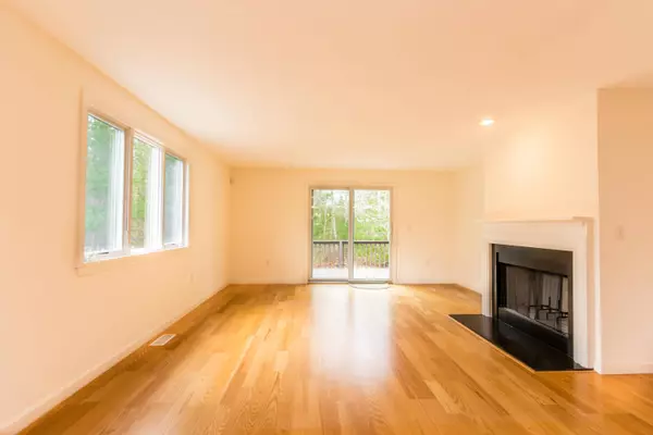 18 Driver Lane, Mashpee, MA 02649