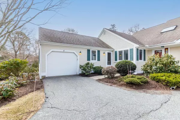 18 Driver Lane, Mashpee, MA 02649
