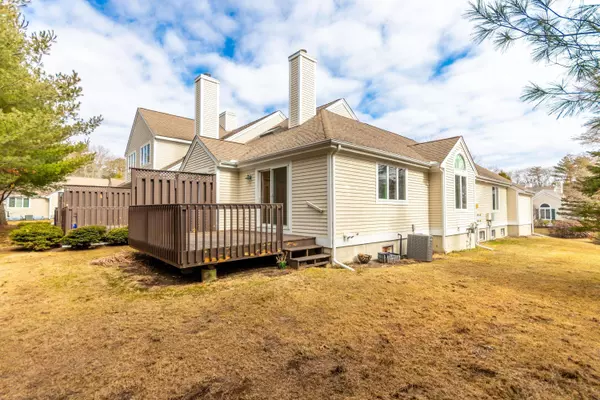 18 Driver Lane, Mashpee, MA 02649