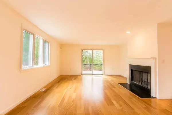 18 Driver Ln #18, Mashpee, MA 02649