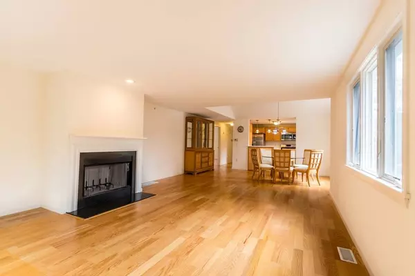 18 Driver Ln #18, Mashpee, MA 02649