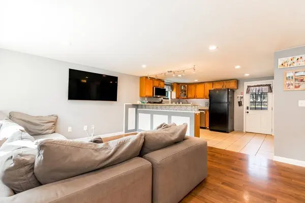 4 Standish Ave, Wareham, MA 02538
