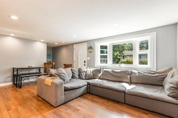 4 Standish Ave, Wareham, MA 02538