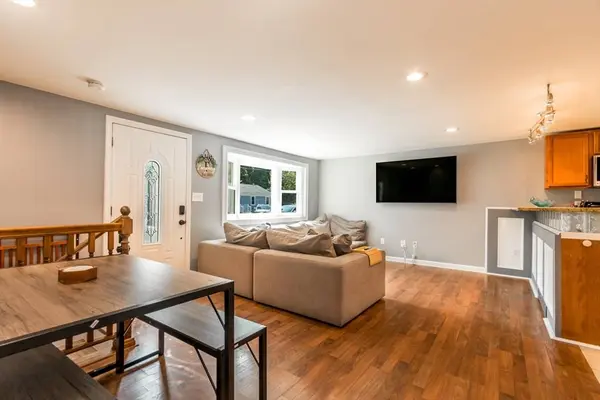 4 Standish Ave, Wareham, MA 02538