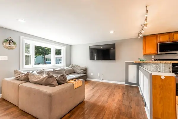 4 Standish Ave, Wareham, MA 02538