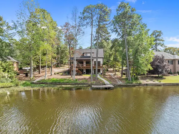 135 Lake Forst DR SW, Pinehurst, NC 28374