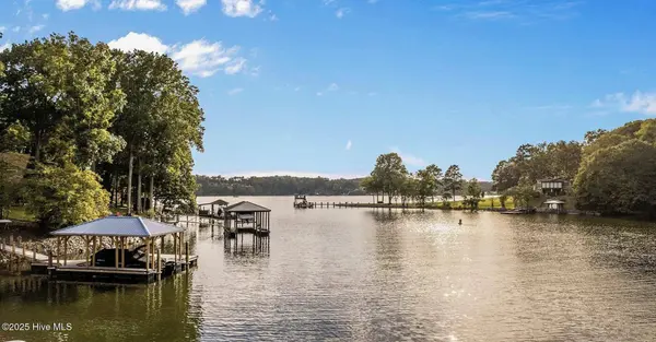 26 Spring Shore RD, Statesville, NC 28625