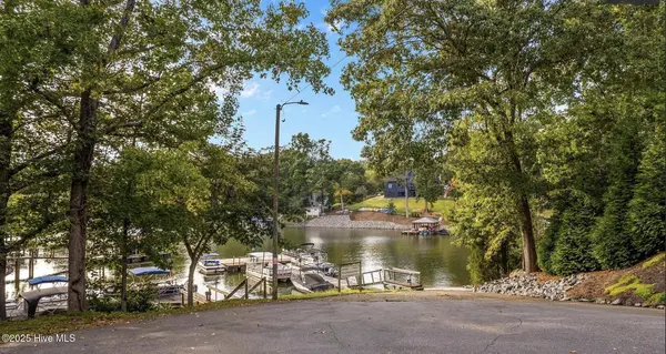 26 Spring Shore RD, Statesville, NC 28625