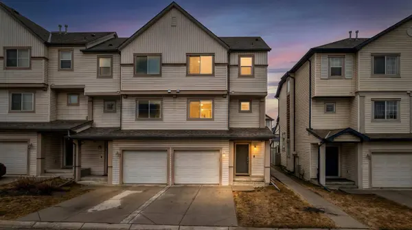 17 Copperfield CT SE, Calgary, AB T2Z 4Z3