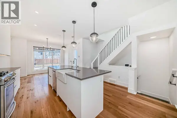 3704 28 Avenue SW, Calgary, AB T3E2Z9
