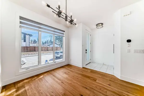 3704 28 AVE SW, Calgary, AB T3E 2Z9