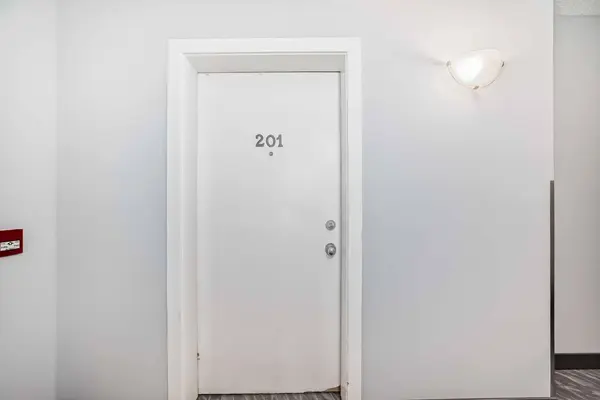 1000 15 AVE SW #201, Calgary, AB T2R 0S6