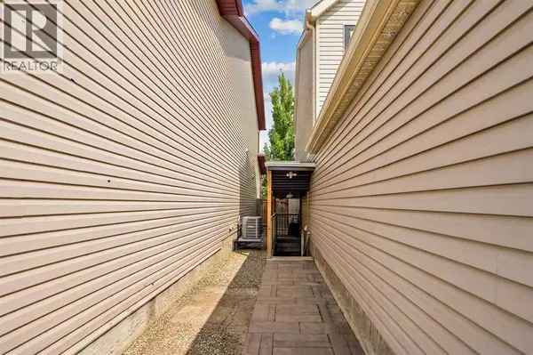 91 Copperstone Gate SE, Calgary, AB T2Z4S2