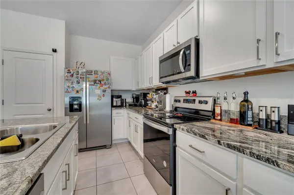 2916 PEONY PRAIRIE LN, Wesley Chapel, FL 33543