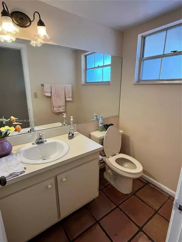 4824 S Hemingway Cir, Margate, FL 33063