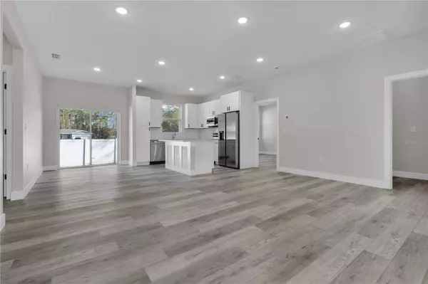 1341 EAST Pkwy, Deland, FL 32724