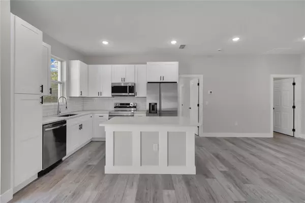 1341 EAST Pkwy, Deland, FL 32724