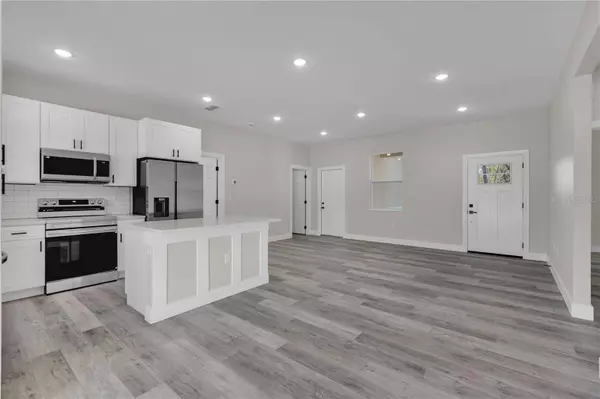 1341 EAST Pkwy, Deland, FL 32724