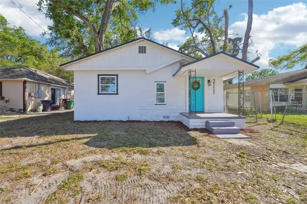 2111 E ELLICOTT ST, Tampa, FL 33610