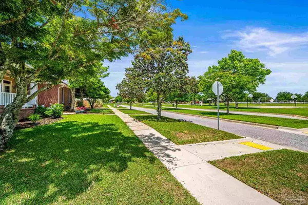 411 Mayberry St, Cantonment, FL 32533