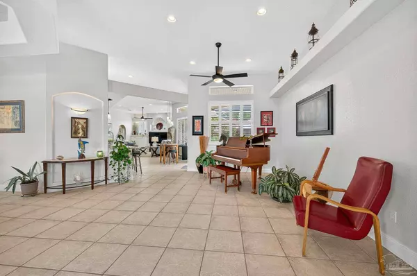 2103 Juno Cir, Pensacola, FL 32526