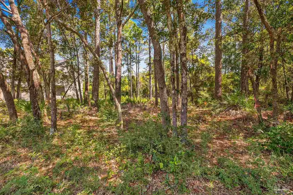 5652 Bay Forest Dr, Pensacola, FL 32526