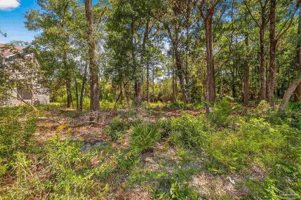 5652 Bay Forest Dr, Pensacola, FL 32526