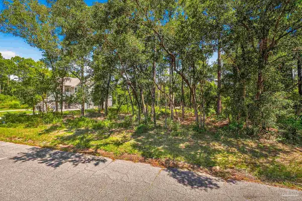 5652 Bay Forest Dr, Pensacola, FL 32526