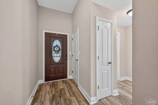 2527 Fiddlers Cir, Cantonment, FL 32533