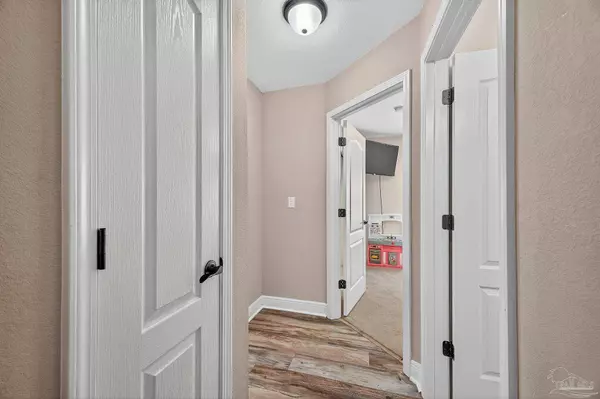 2527 Fiddlers Cir, Cantonment, FL 32533