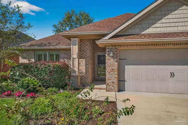 2527 Fiddlers Cir, Cantonment, FL 32533