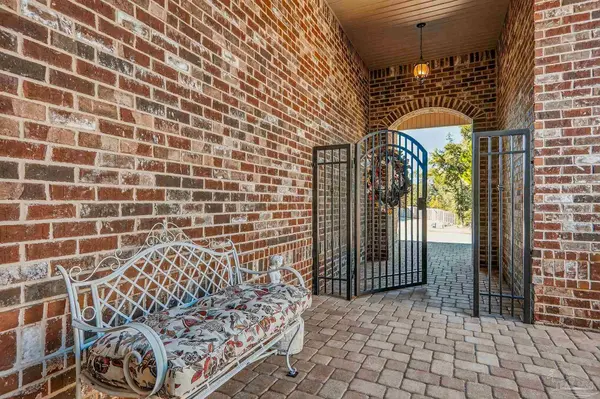 5992 Huntington Creek Blvd, Pensacola, FL 32526