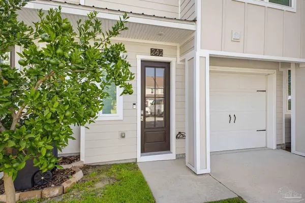 242 Junction Ave, Pensacola, FL 32502