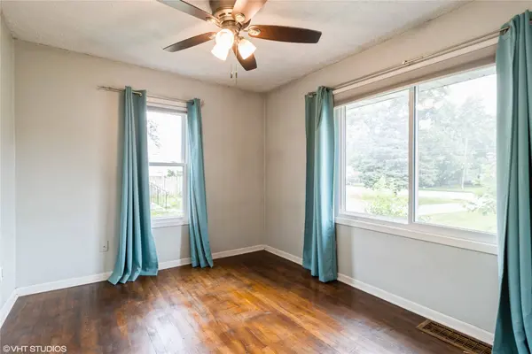 4512 Hickman Road, Des Moines, IA 50310