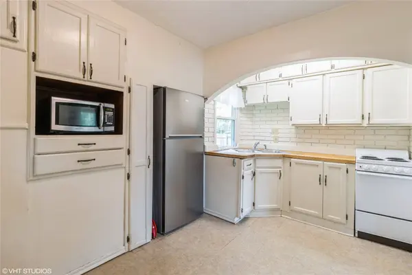 4512 Hickman Road, Des Moines, IA 50310