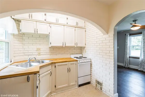 4512 Hickman Road, Des Moines, IA 50310