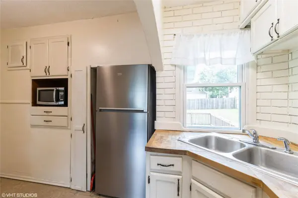 4512 Hickman Road, Des Moines, IA 50310