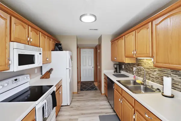 4154 100th Street #14, Urbandale, IA 50322