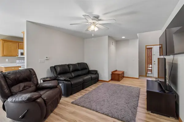 4154 100th Street #14, Urbandale, IA 50322