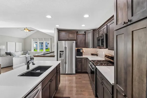 2715 SW Prairie Trail Parkway, Ankeny, IA 50023