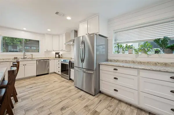 812 Ridgeway Road, Joshua, TX 76058