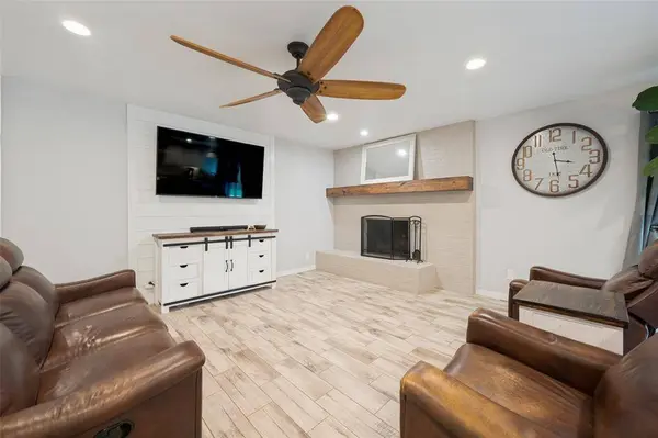 812 Ridgeway Road, Joshua, TX 76058